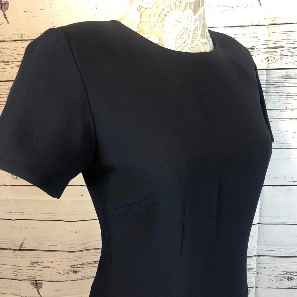Lord & Taylor petite fitted Navy short sleeved round neck dress size 4 petite